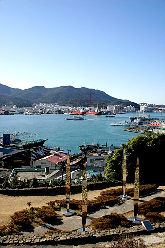 남망산 조각공원에서 본 통영항 